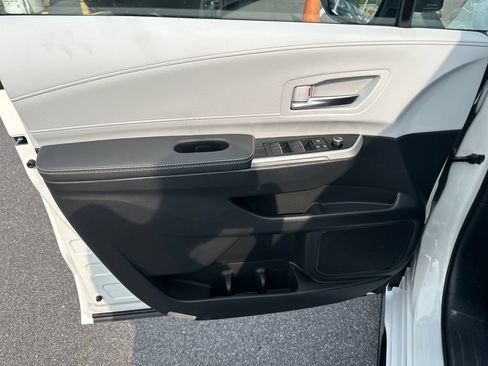 Used 2026 Toyota Sienna XSE AWD/4WD image 15