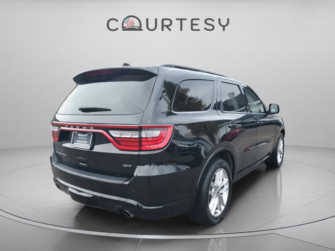 Used 2023 Dodge Durango GT image 3