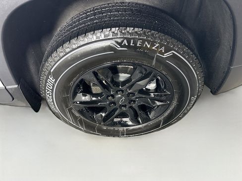 Used 2023 Chevrolet Traverse LT image 11