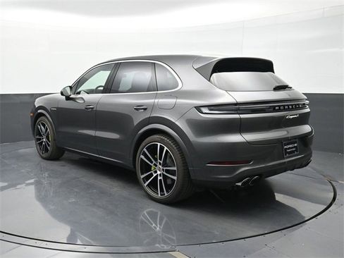 New 2026 Porsche Cayenne S image 3