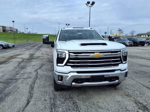 Used 2025 Chevrolet Silverado 3500 LTZ w/ LTZ Convenience Package AWD/4WD image 3