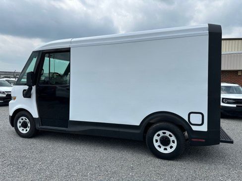 Used 2024 Chevrolet Brightdrop 400 w/ Commercial Equipment Package AWD/4WD image 12