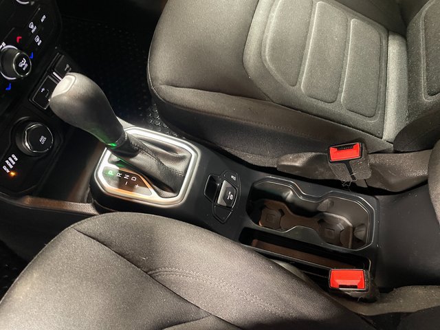 Used 2020 Jeep Renegade Latitude w/ Cold Weather Group AWD/4WD image 17