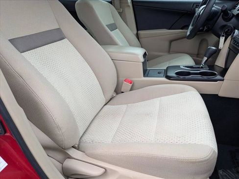 Used 2014 Toyota Camry LE FWD image 19