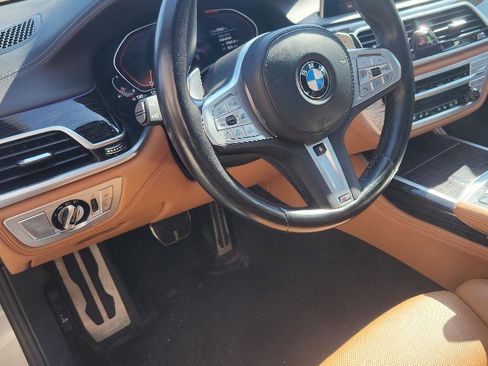 Used 2022 BMW 750i xDrive w/ Executive Package image 15