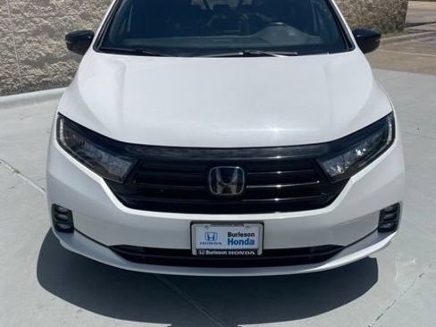 Used 2024 Honda Odyssey Sport image 2