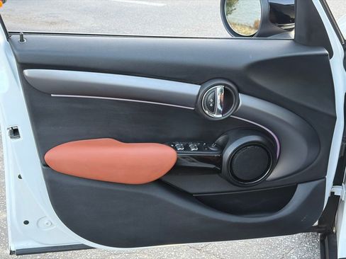 Used 2024 MINI Cooper 4-Door Hardtop image 21