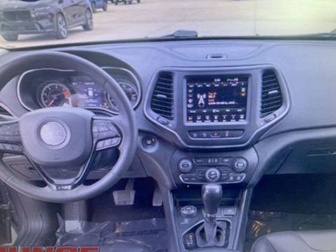 Used 2023 Jeep Cherokee Altitude Lux image 11