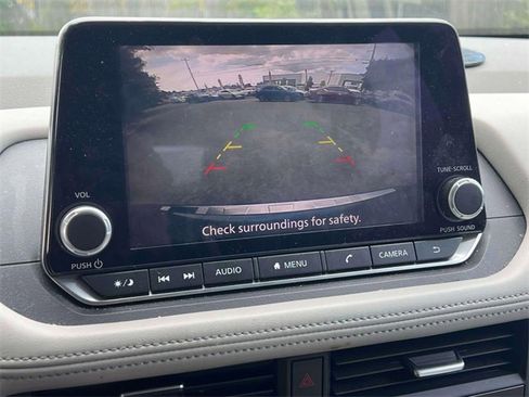 Used 2023 Nissan Rogue SV image 31