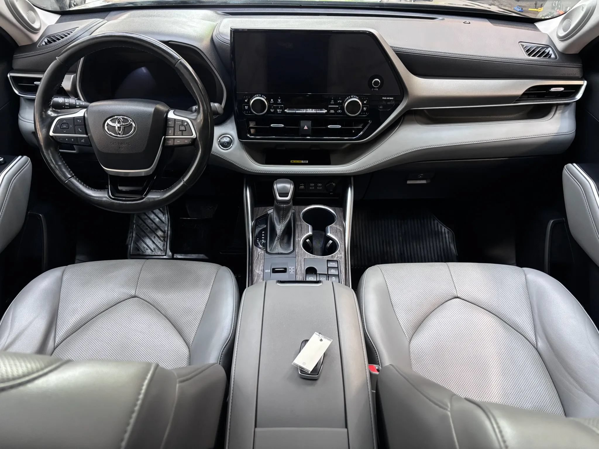 Used 2023 Toyota Highlander Limited AWD/4WD image 11