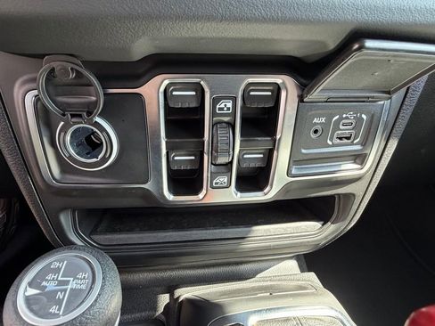 Used 2025 Jeep Wrangler Sahara 4xe image 25