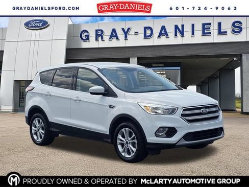 Used 2017 Ford Escape SE AWD/4WD image 1