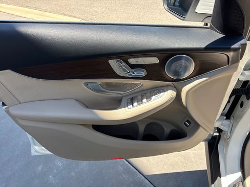 Used 2020 Mercedes-Benz GLC 300 4MATIC image 11