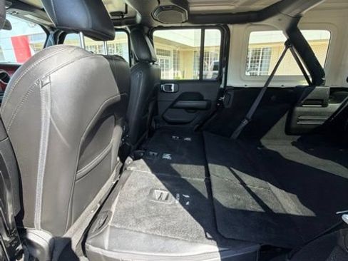 Used 2018 Jeep Wrangler Unlimited Sahara w/ Cold Weather Group AWD/4WD image 11
