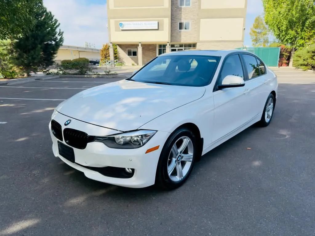 Used 2015 BMW 320i xDrive Sedan AWD/4WD image 1