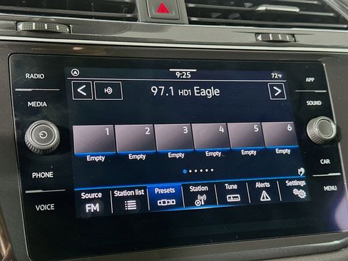 Used 2022 Volkswagen Tiguan SE w/ Panoramic Sunroof Package image 19