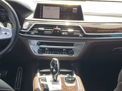 Used 2021 BMW 750i xDrive w/ Luxury Rear Seating Package AWD/4WD image 16