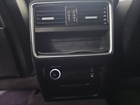Used 2023 Porsche Cayenne AWD/4WD image 24