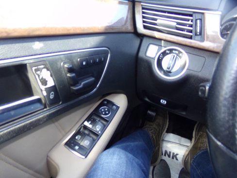 Used 2013 Mercedes-Benz E 350 BlueTEC Sedan image 45