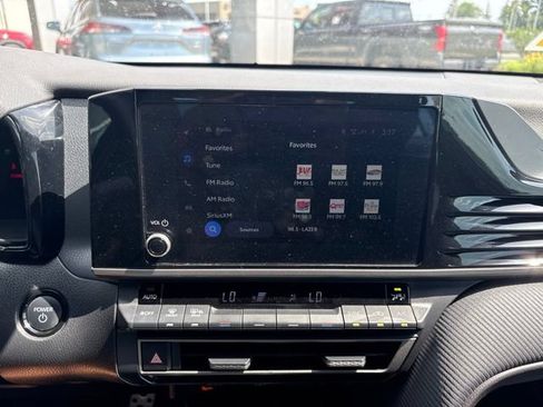Used 2025 Toyota Camry SE FWD image 16