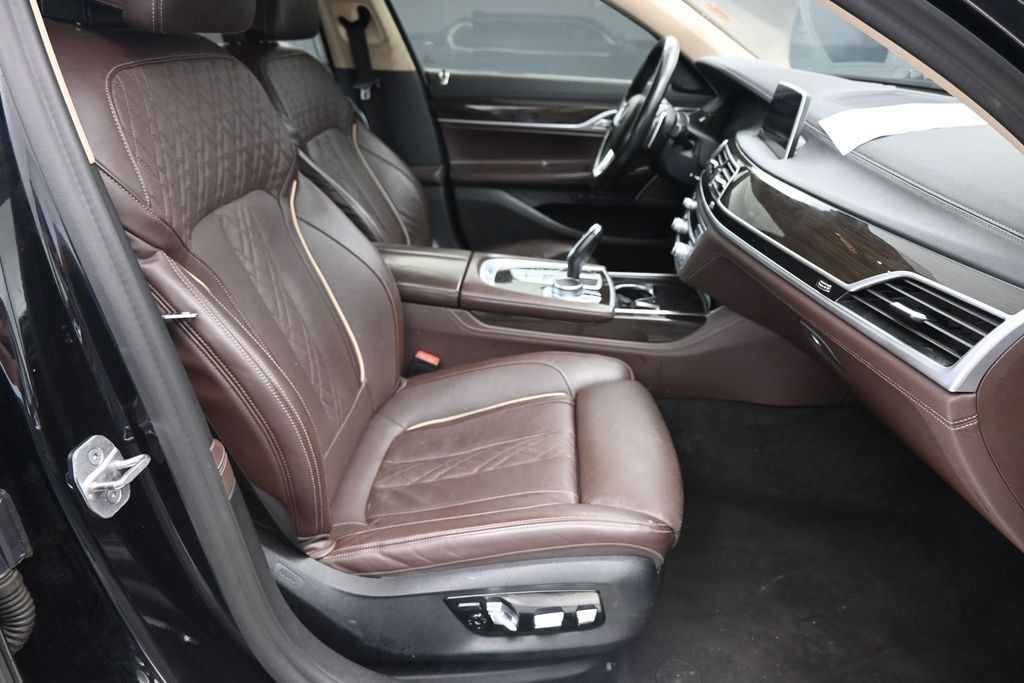 Used 2022 BMW 740i xDrive w/ Premium Package AWD/4WD image 11