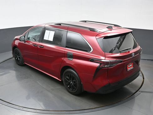 Used 2023 Toyota Sienna XLE FWD image 40