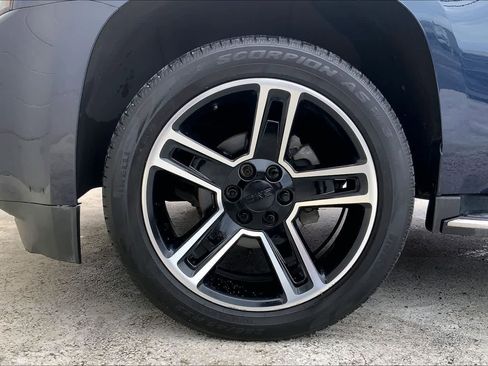 Used 2018 GMC Yukon XL SLT w/ Open Road Package AWD/4WD image 9