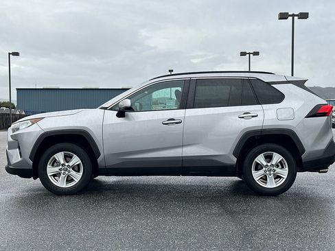 Used 2021 Toyota RAV4 XLE image 7