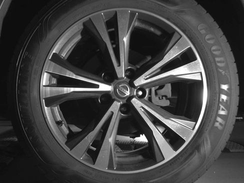 Used 2019 Nissan Rogue SV w/ Premium Package image 11