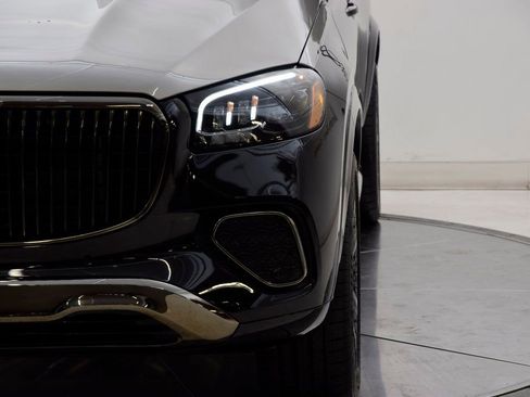 Used 2025 Mercedes-Benz Maybach GLS 600 4MATIC image 10