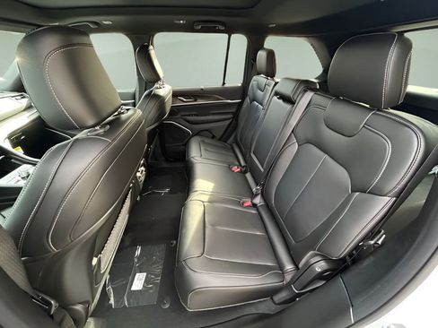 New 2025 Jeep Grand Cherokee Limited image 13