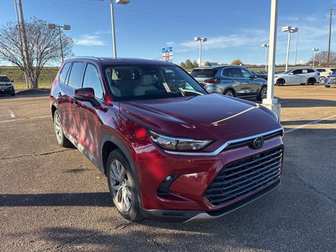 Used 2025 Toyota Grand Highlander FWD image 3