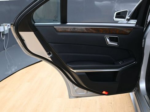 Used 2016 Mercedes-Benz E 350 4MATIC Sedan image 36