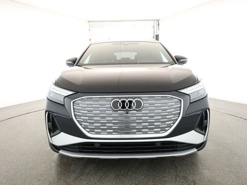 Used 2025 Audi Q4 e-tron Premium image 2