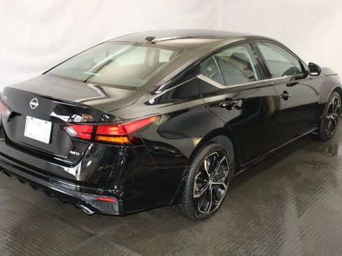 Used 2024 Nissan Altima 2.5 SR w/ SR Premium Package image 4