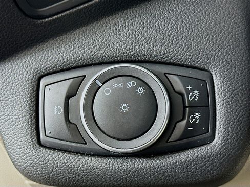 Used 2015 Ford C-MAX SEL w/ Equipment Group 302A image 17