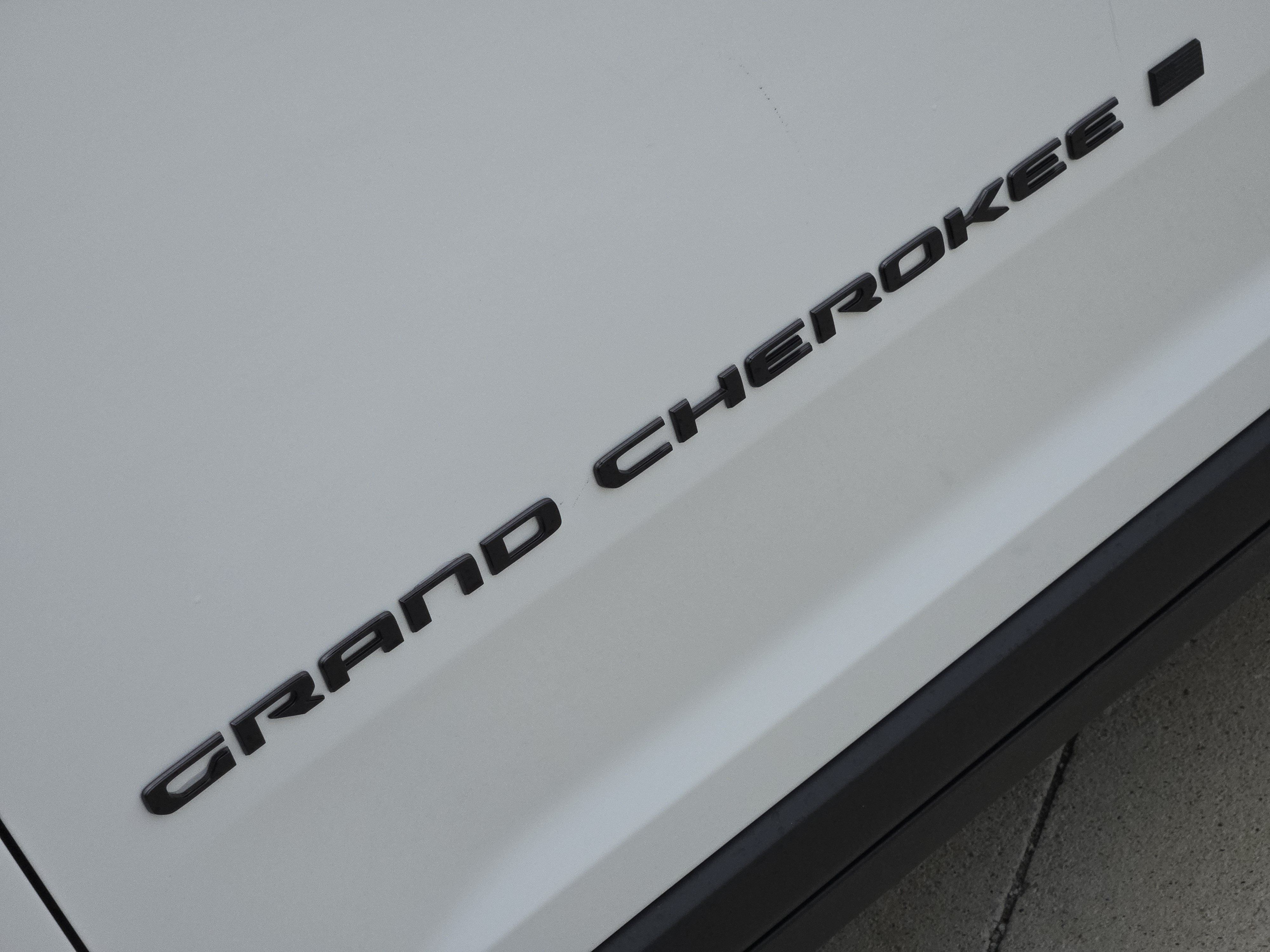 New 2026 Jeep Grand Cherokee L Limited w/ Limited Altitude Package AWD/4WD image 8