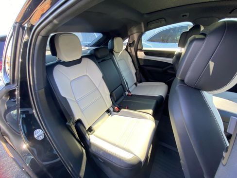 Used 2025 Porsche Cayenne Coupe image 29