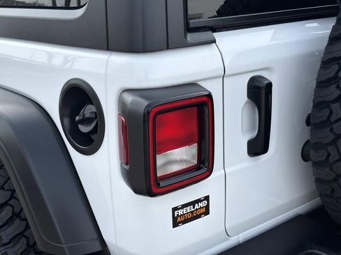 Used 2021 Jeep Wrangler Sport S image 12