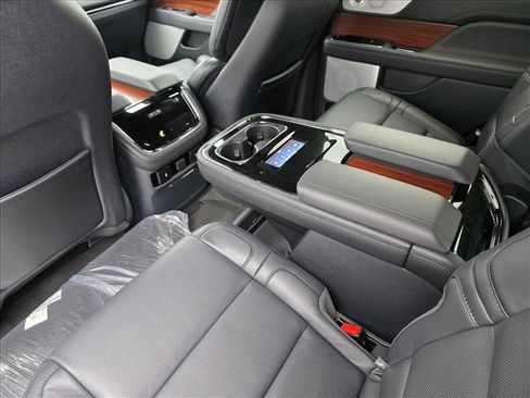 New 2024 Lincoln Navigator Reserve image 7