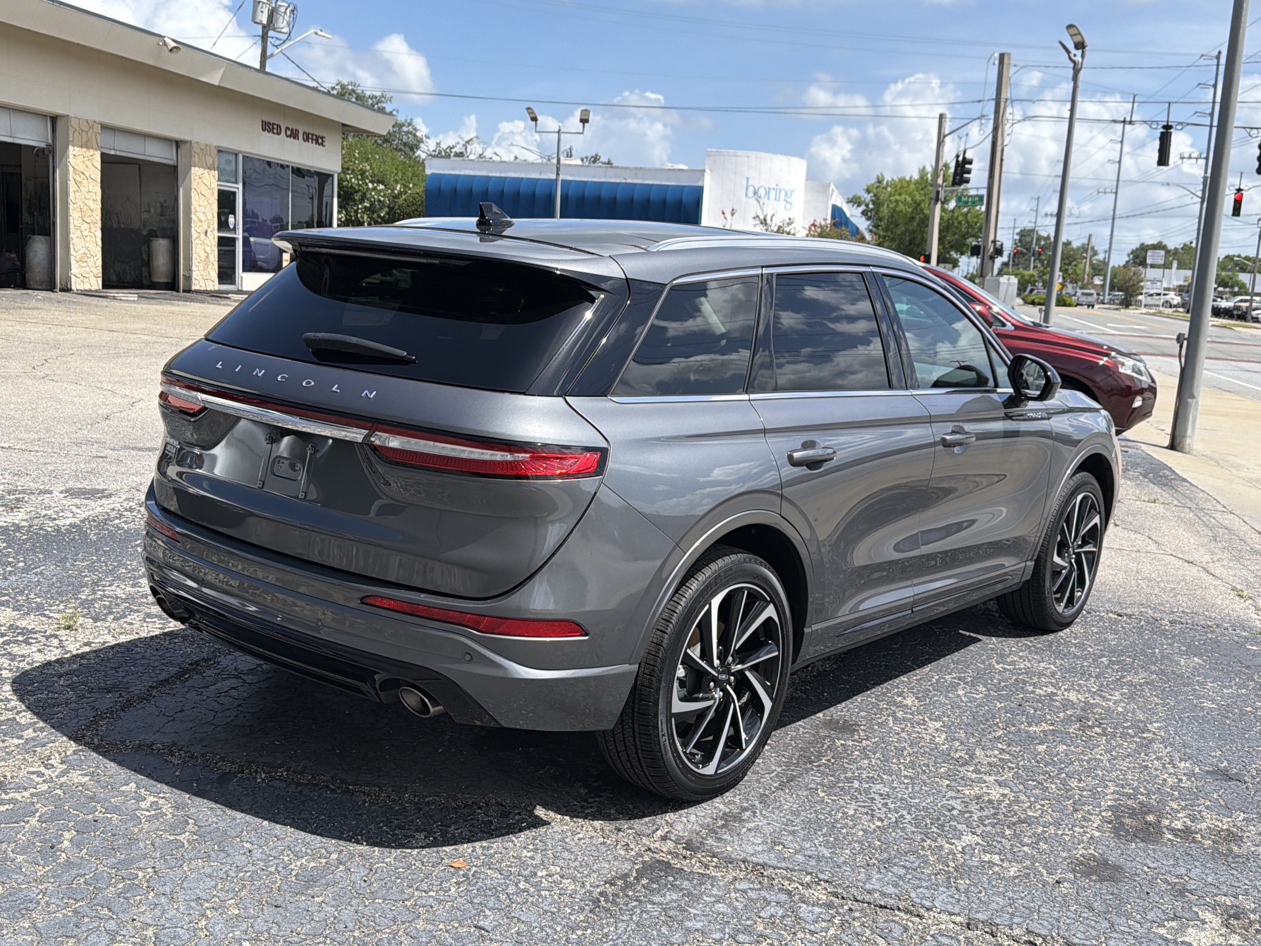 Certified 2024 Lincoln Corsair Grand Touring w/ Rear Removable Package Tray AWD/4WD image 3