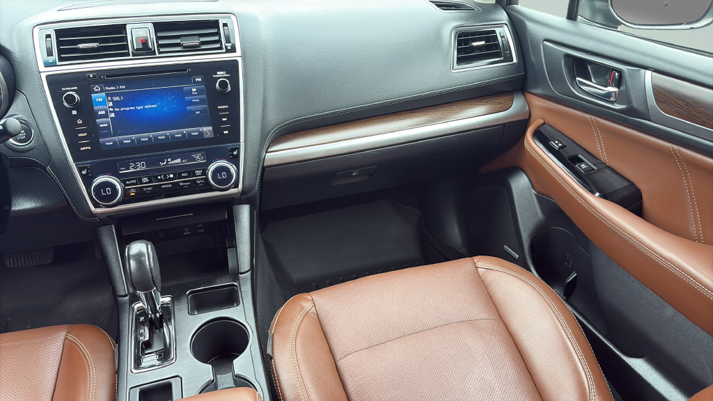 Used 2018 Subaru Outback 2.5i Touring AWD/4WD image 14