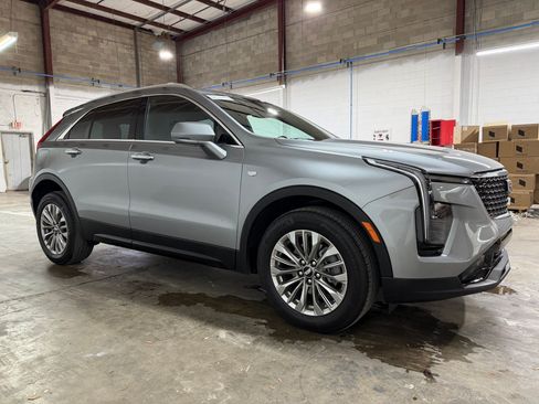 Used 2024 Cadillac XT4 Premium Luxury FWD image 7