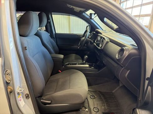 Used 2019 Toyota Tacoma TRD Sport w/ Technology Package AWD/4WD image 27