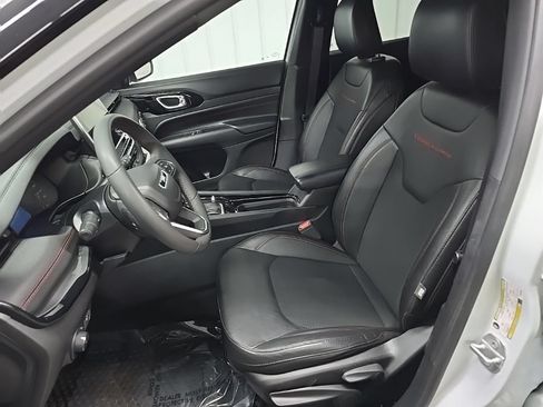 Used 2024 Jeep Compass Trailhawk AWD/4WD image 31