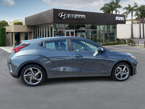Used 2020 Hyundai Veloster 2.0 FWD image 2