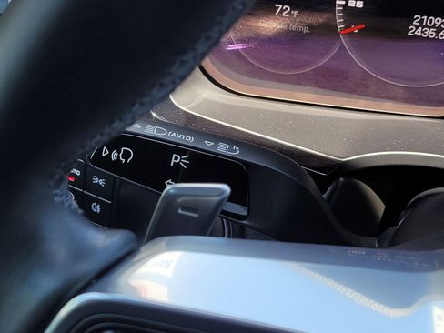 Used 2022 Porsche Cayenne w/ Premium Package image 24