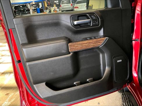 Used 2020 Chevrolet Silverado 1500 High Country w/ Technology Package image 9