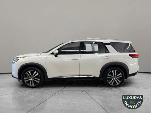 Used 2024 Nissan Pathfinder Platinum image 8