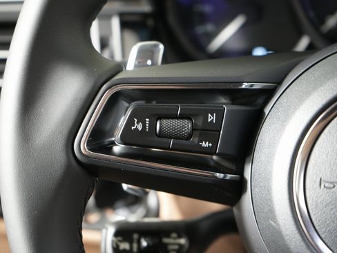 New 2026 Porsche Macan image 23